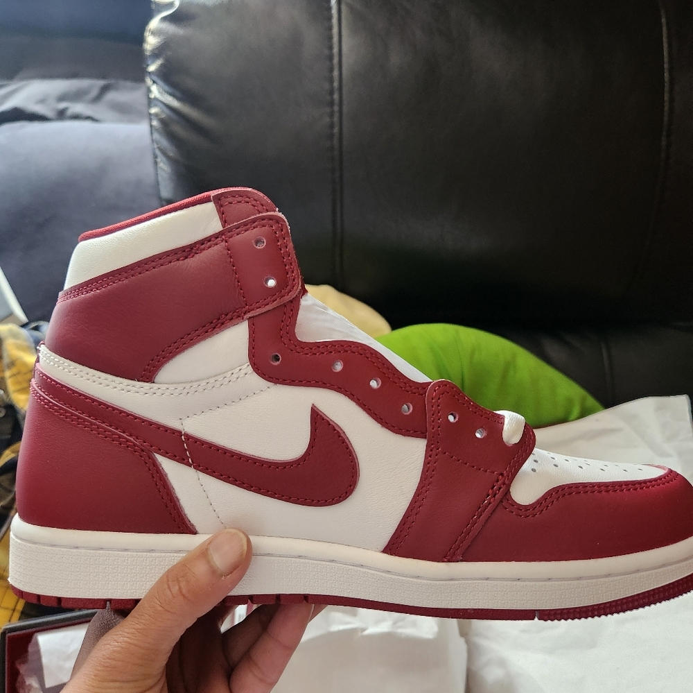 Air Jordan 1 High OG Team red